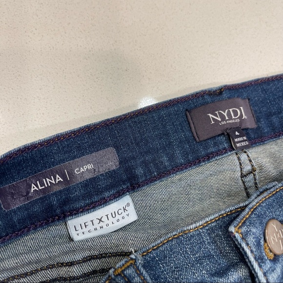 Not Your Daughter’s Jeans NYDJ Alina Embroidered Capri Jeans Size 4 - Picture 2 of 6
